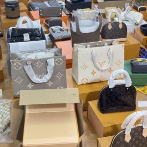 Mixed designer hand bags